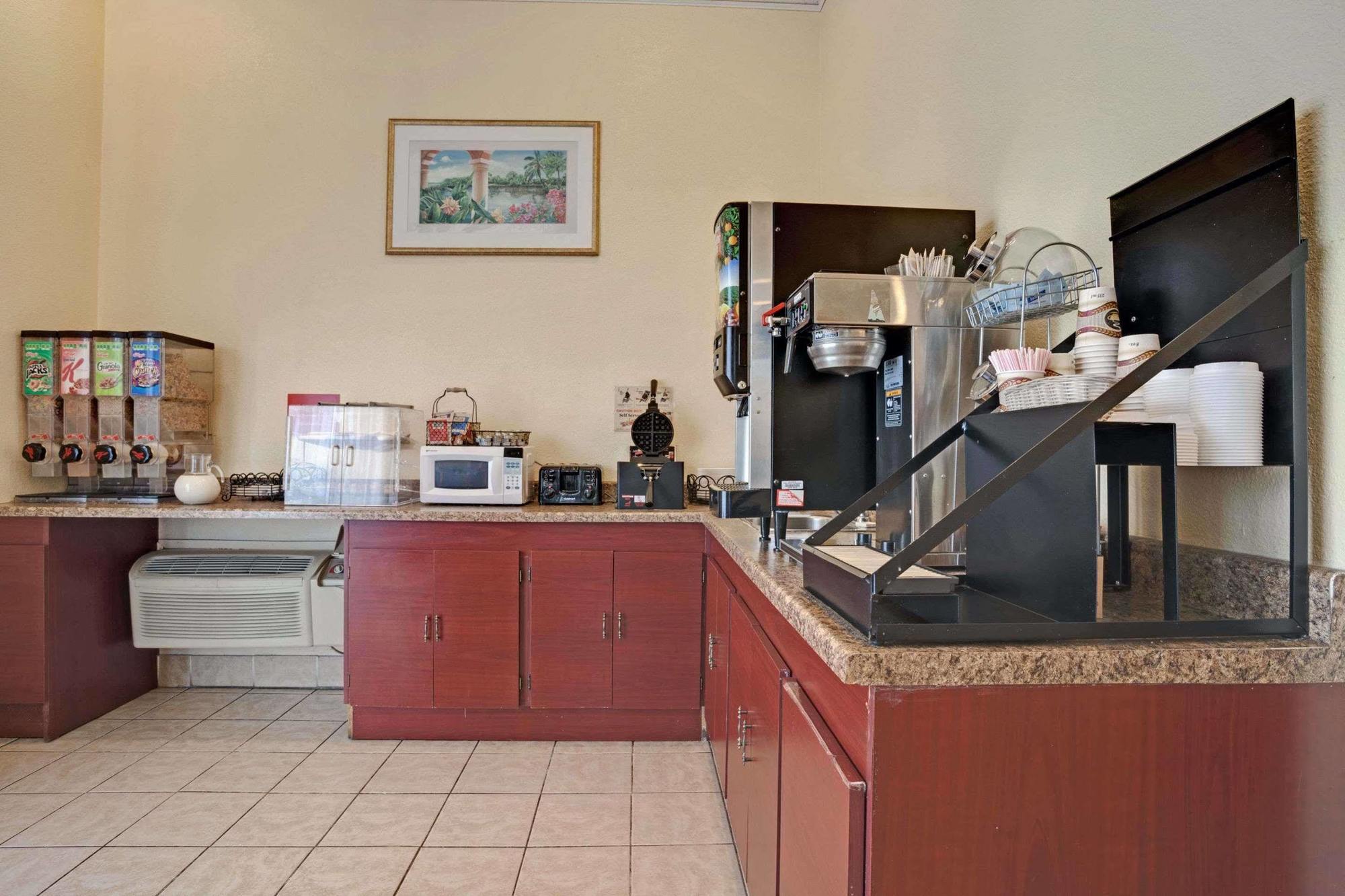 Econo Lodge Kent Esterno foto