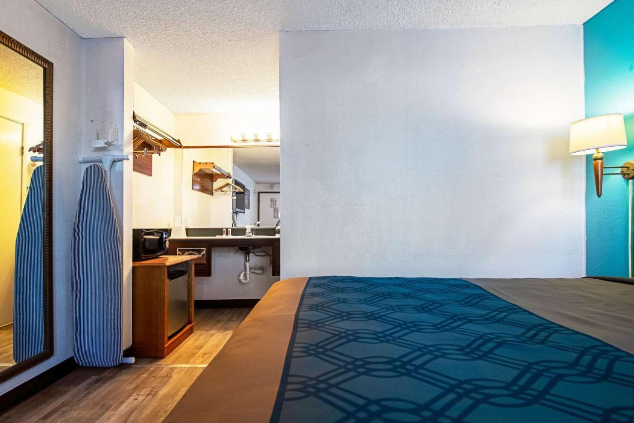 Econo Lodge Kent Esterno foto